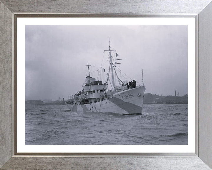 HMS Bream T306 Royal Navy Fish class anti submarine warfare trawler Photo Print or Framed Print - Hampshire Prints