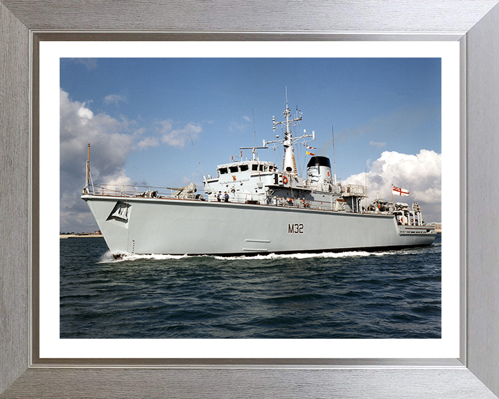 HMS Cottesmore M32 Royal Navy Hunt class mine countermeasures vessel Photo Print or Framed Print - Hampshire Prints