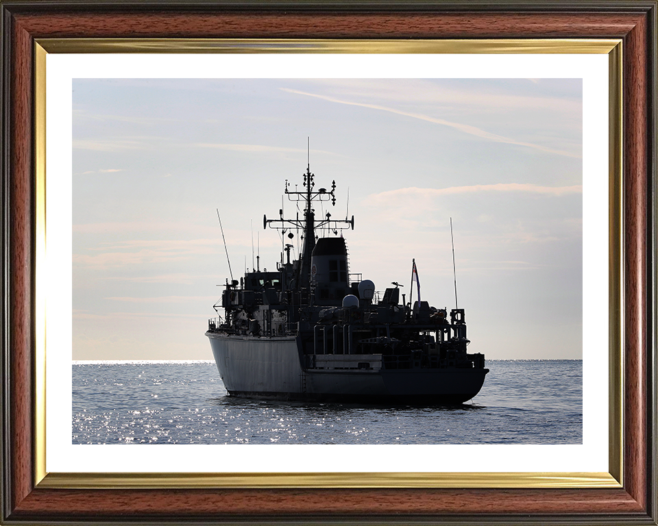 HMS Chiddingfold M37 Royal Navy Hunt Class Minesweeper Photo Print or Framed Print - Hampshire Prints