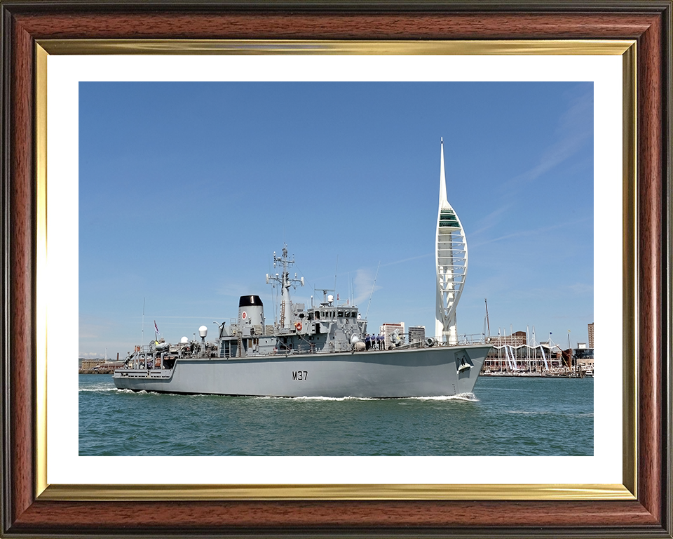 HMS Chiddingfold M37 | Photo Print | Framed Print | Hunt Class | Minehunter | Royal Navy - Hampshire Prints