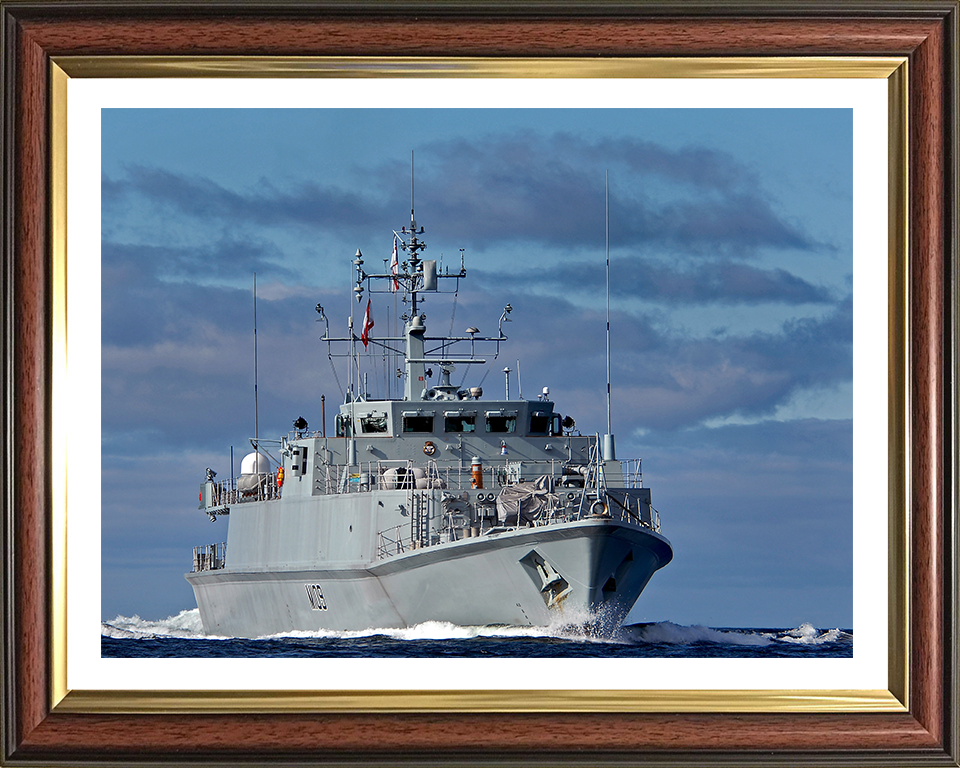 HMS Bangor M109 Royal Navy Sandown class minehunter Photo Print or Framed Print - Hampshire Prints