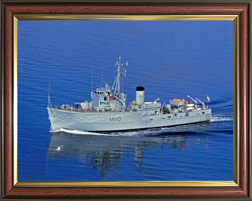 HMS Bildeston M1110 Royal Navy Ton Class Minesweeper Photo Print or Framed Print - Hampshire Prints